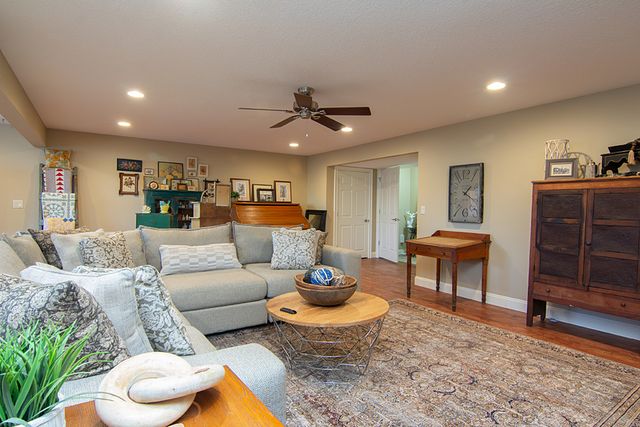 1716 Stone Gate Circle, Davenport, IA 52807