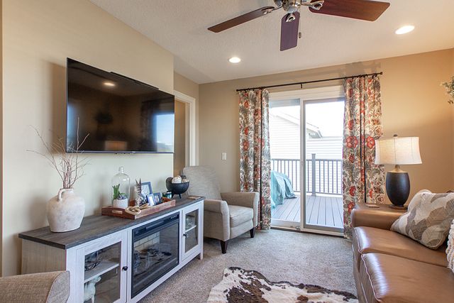 1716 Stone Gate Circle, Davenport, IA 52807