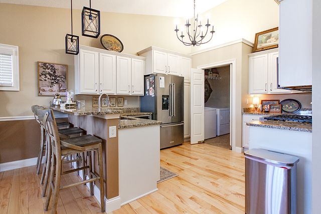 1716 Stone Gate Circle, Davenport, IA 52807