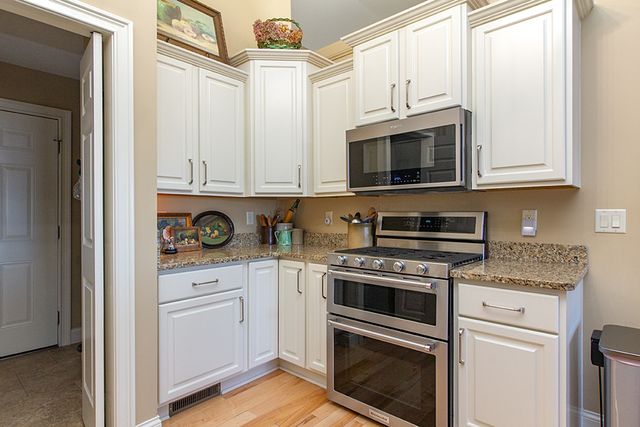 1716 Stone Gate Circle, Davenport, IA 52807