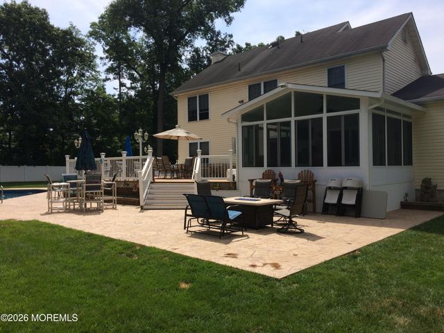 18 Peach Tree Street, Jackson, NJ 08527