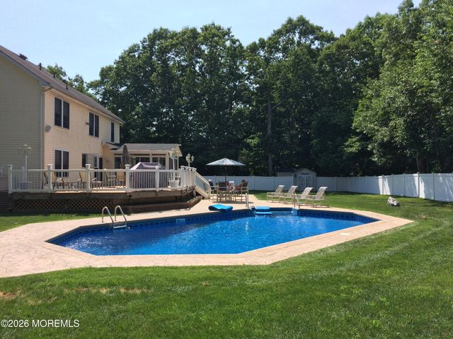 18 Peach Tree Street, Jackson, NJ 08527