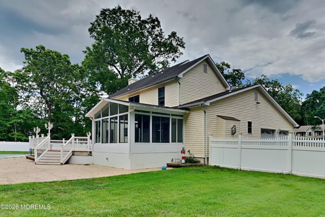 18 Peach Tree Street, Jackson, NJ 08527