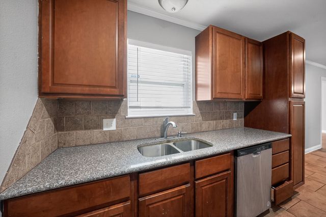 712 Sue Ann Lane, Burleson, TX 76028