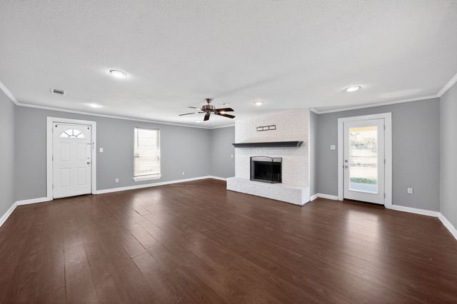 712 Sue Ann Lane, Burleson, TX 76028