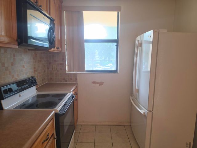 8425 Forest Hills Drive 205, Coral Springs, FL 33065