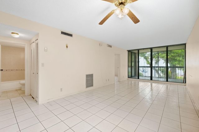 8425 Forest Hills Drive 205, Coral Springs, FL 33065