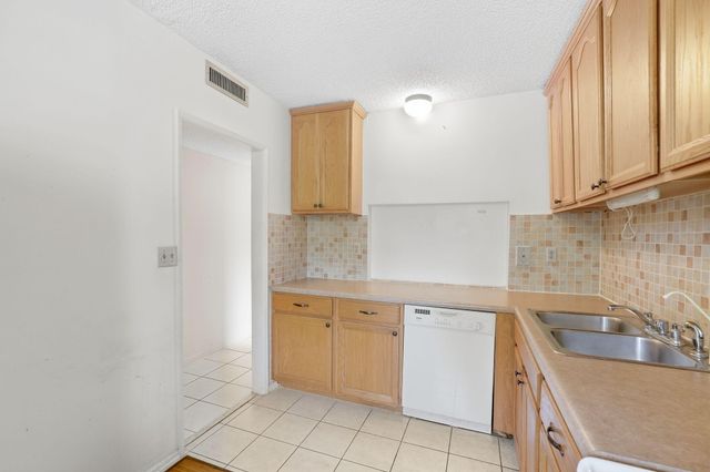 8425 Forest Hills Drive 205, Coral Springs, FL 33065