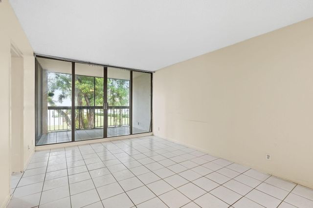 8425 Forest Hills Drive 205, Coral Springs, FL 33065