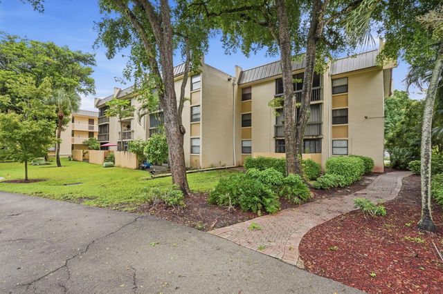 8425 Forest Hills Drive 205, Coral Springs, FL 33065
