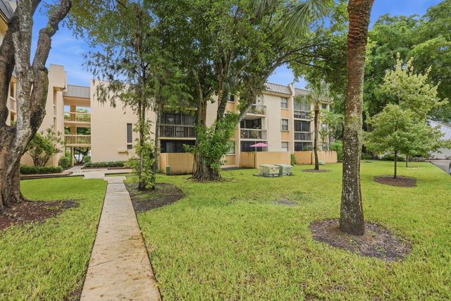8425 Forest Hills Drive 205, Coral Springs, FL 33065