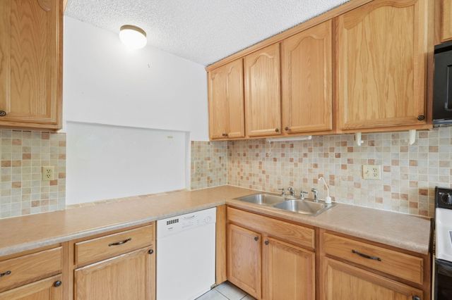 8425 Forest Hills Drive 205, Coral Springs, FL 33065