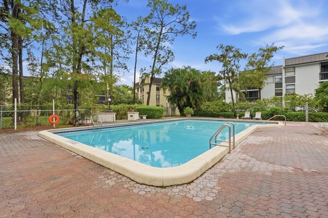8425 Forest Hills Drive 205, Coral Springs, FL 33065
