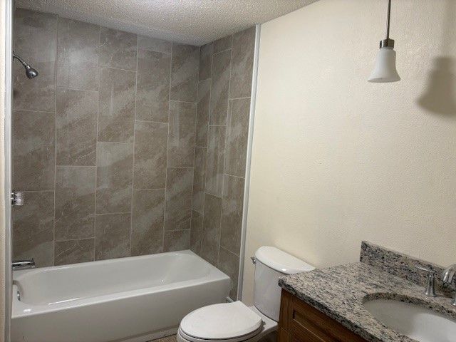 306 S 15th Avenue W, Newton, IA 50208