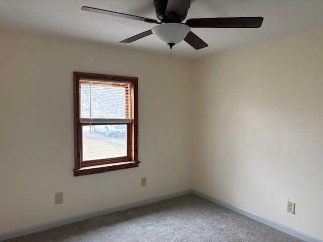 306 S 15th Avenue W, Newton, IA 50208