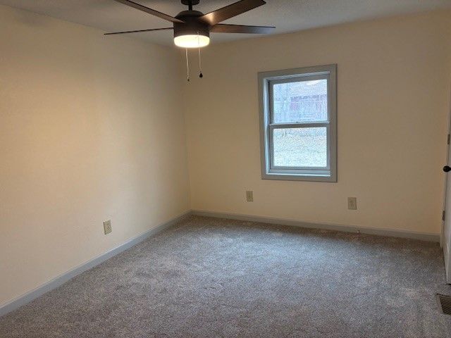 306 S 15th Avenue W, Newton, IA 50208