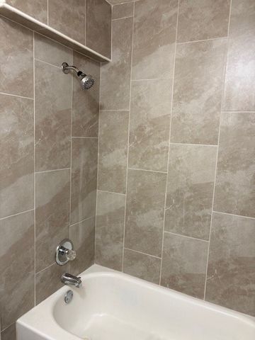 306 S 15th Avenue W, Newton, IA 50208