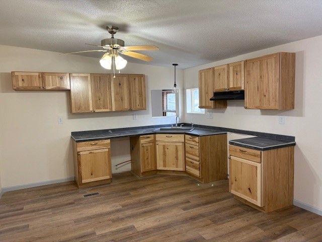 306 S 15th Avenue W, Newton, IA 50208