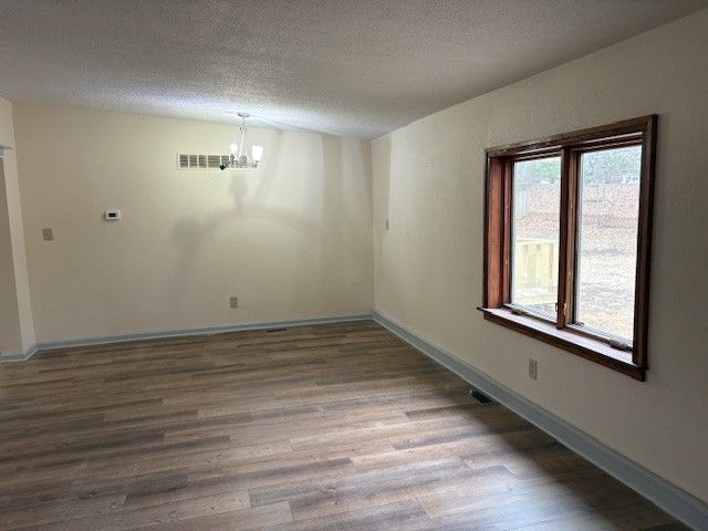 306 S 15th Avenue W, Newton, IA 50208