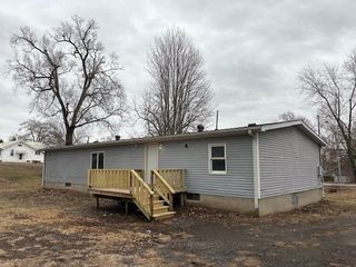 306 S 15th Avenue W, Newton, IA 50208
