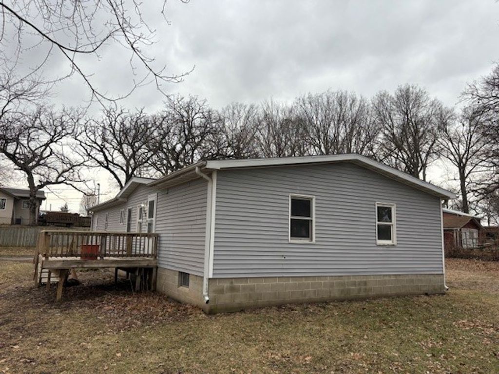 306 S 15th Avenue W, Newton, IA 50208