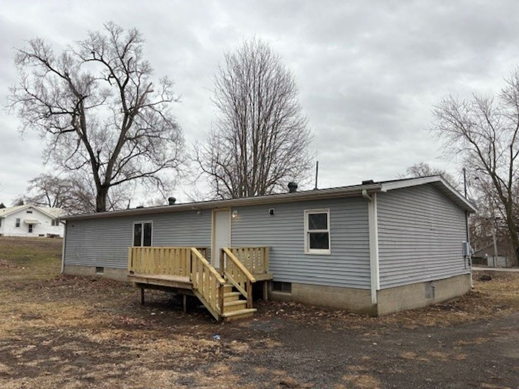306 S 15th Avenue W, Newton, IA 50208