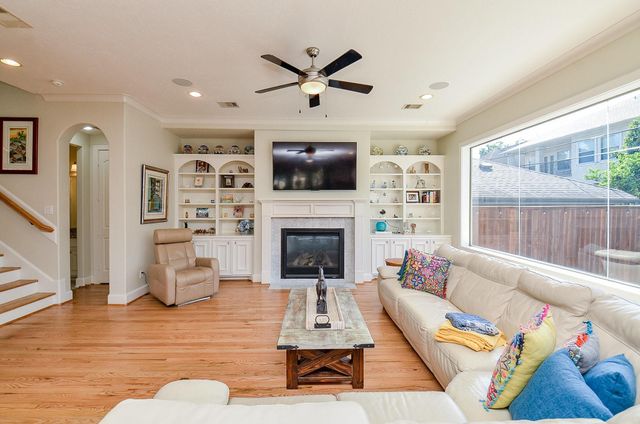 4625 Maple Street, Bellaire, TX 77401