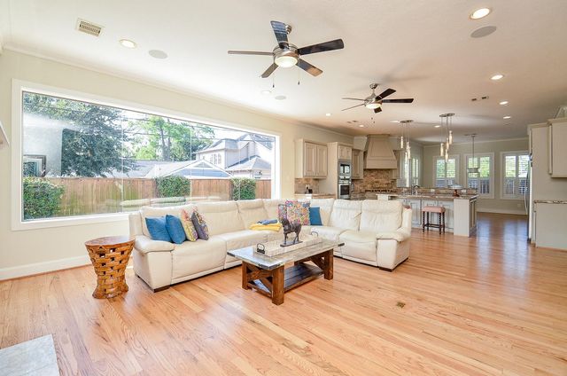 4625 Maple Street, Bellaire, TX 77401