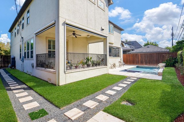 4625 Maple Street, Bellaire, TX 77401