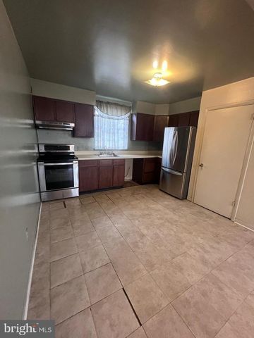 157 WILMINGTON PL SE, Washington, DC 20032