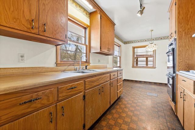 4243 Douglas Drive N, Crystal, MN 55422