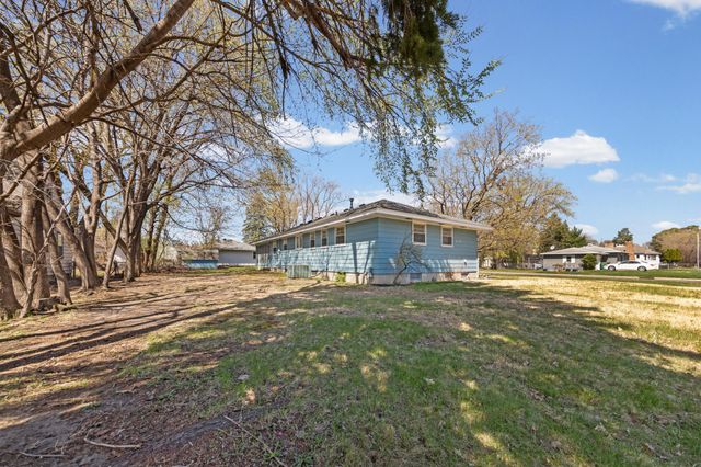 4243 Douglas Drive N, Crystal, MN 55422