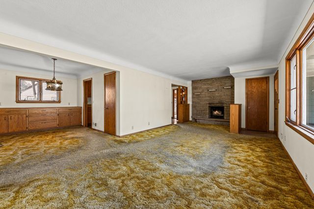 4243 Douglas Drive N, Crystal, MN 55422