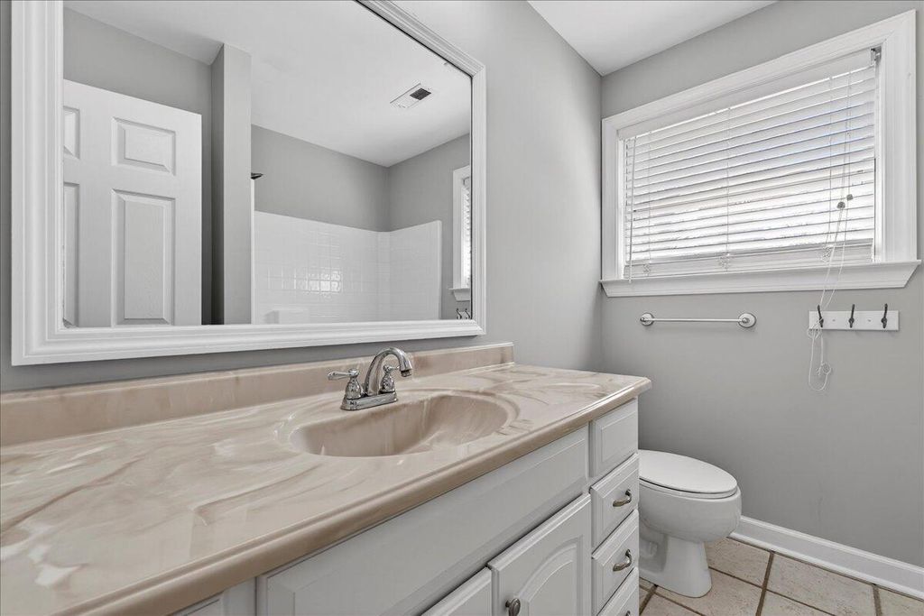 Image 13 of property listing at 5810 Chaucer Drive, Hanahan, SC 29410