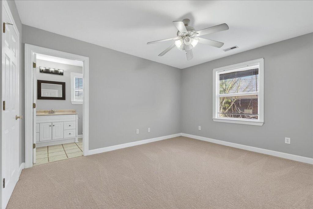 Image 14 of property listing at 5810 Chaucer Drive, Hanahan, SC 29410