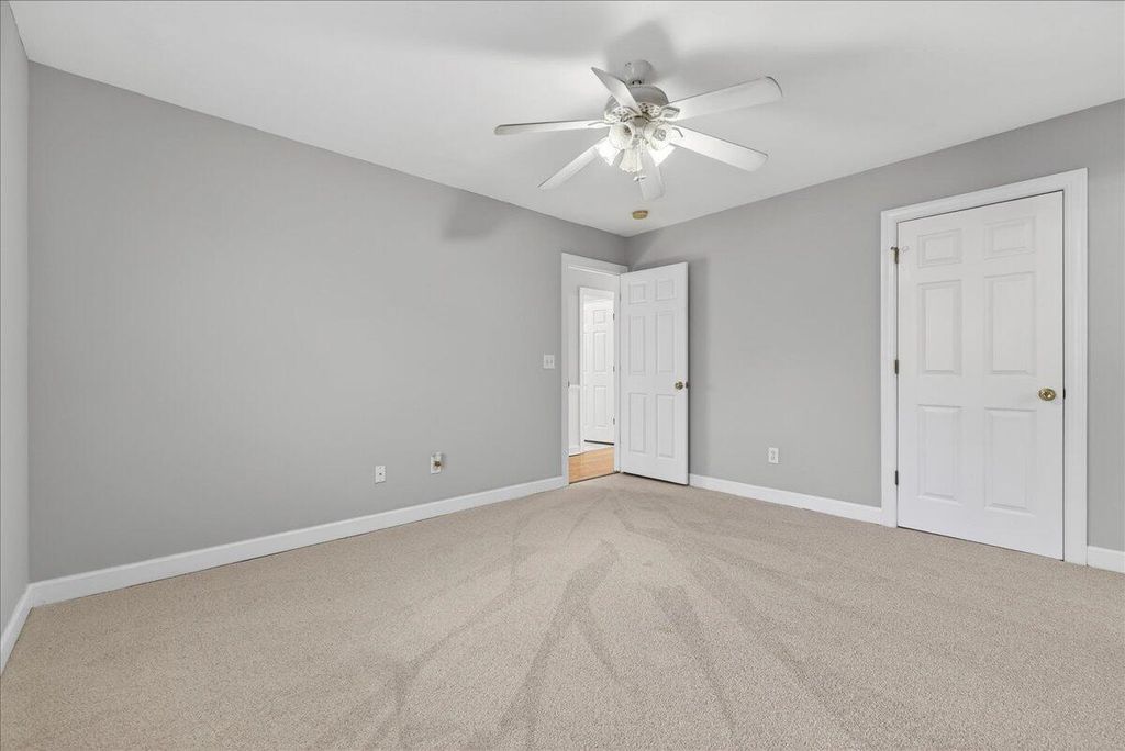 Image 15 of property listing at 5810 Chaucer Drive, Hanahan, SC 29410