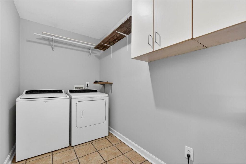 Image 17 of property listing at 5810 Chaucer Drive, Hanahan, SC 29410