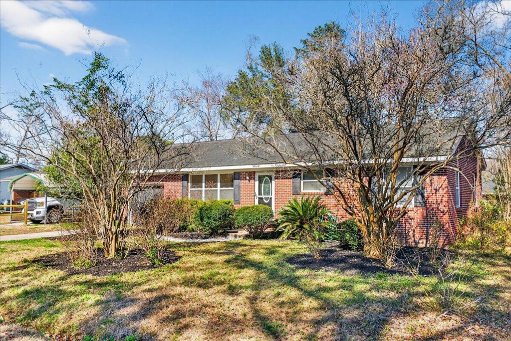 Image 2 of property listing at 5810 Chaucer Drive, Hanahan, SC 29410