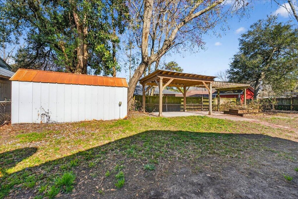 Image 22 of property listing at 5810 Chaucer Drive, Hanahan, SC 29410