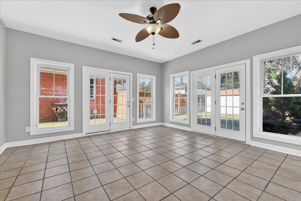 Image 9 of property listing at 5810 Chaucer Drive, Hanahan, SC 29410