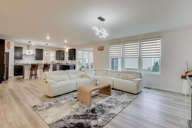 3374 Sage Circle, Mundelein, IL 60060