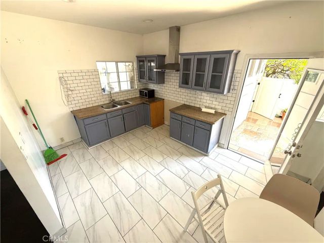 3008 W 30th, Los Angeles, CA 90018