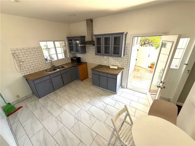 3008 W 30th, Los Angeles, CA 90018