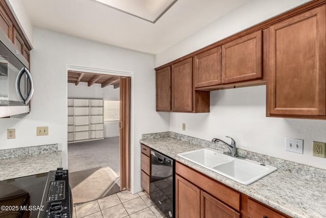 1520 S Abrego Drive, Green Valley, AZ 85614