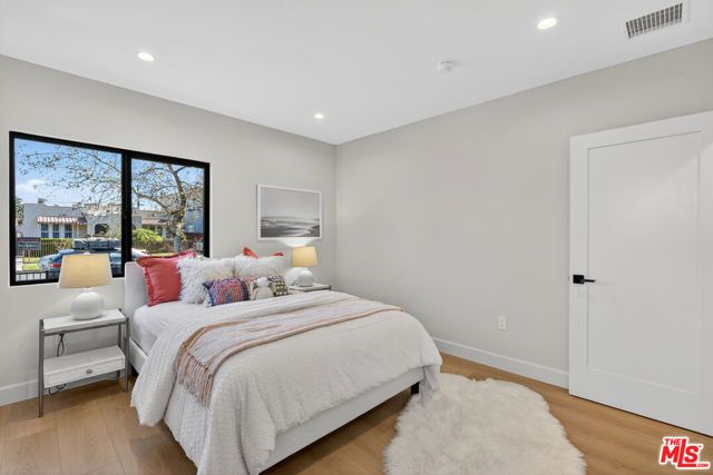 2931 S Bronson Avenue, Los Angeles, CA 90018