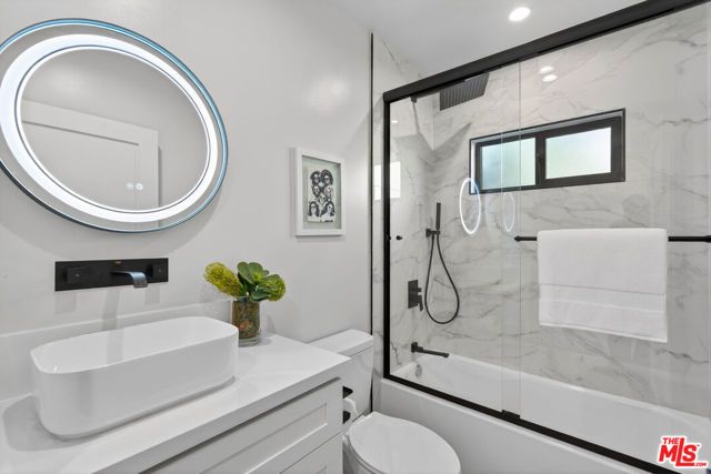 2931 S Bronson Avenue, Los Angeles, CA 90018