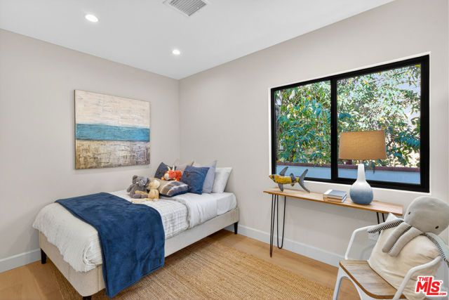 2931 S Bronson Avenue, Los Angeles, CA 90018