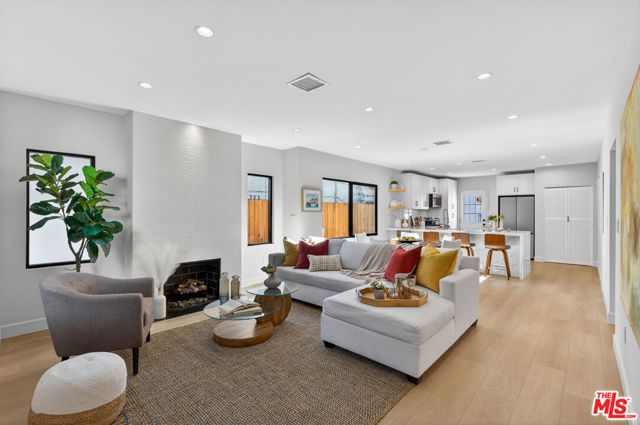 2931 S Bronson Avenue, Los Angeles, CA 90018