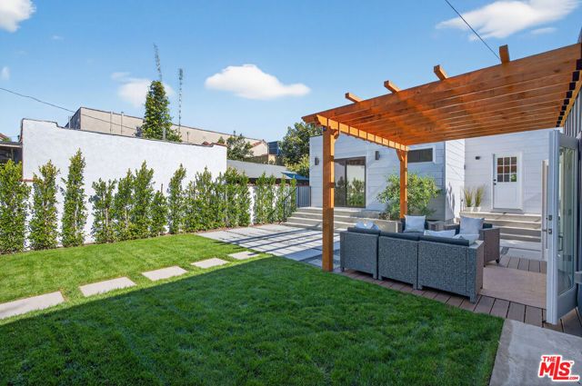 2931 S Bronson Avenue, Los Angeles, CA 90018