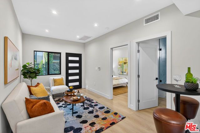 2931 S Bronson Avenue, Los Angeles, CA 90018